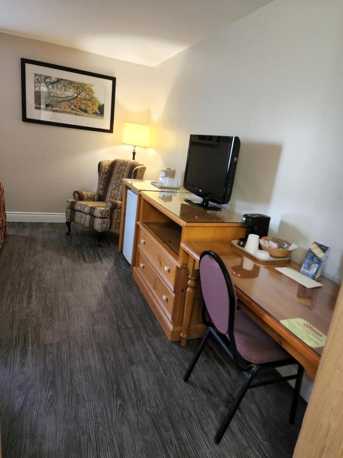 Mcintosh Country Inn & Conference Centre Morrisburg Buitenkant foto